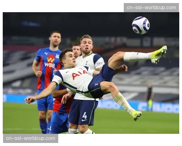 实时战报:水晶宫与狼队上半场互交白卷,场面胶着